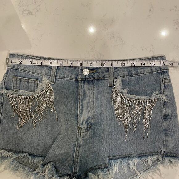 RHINESTONE Fringe Pocket Detail Light Wash Denim Raw Edge Shorts Size L - Picture 7 of 9